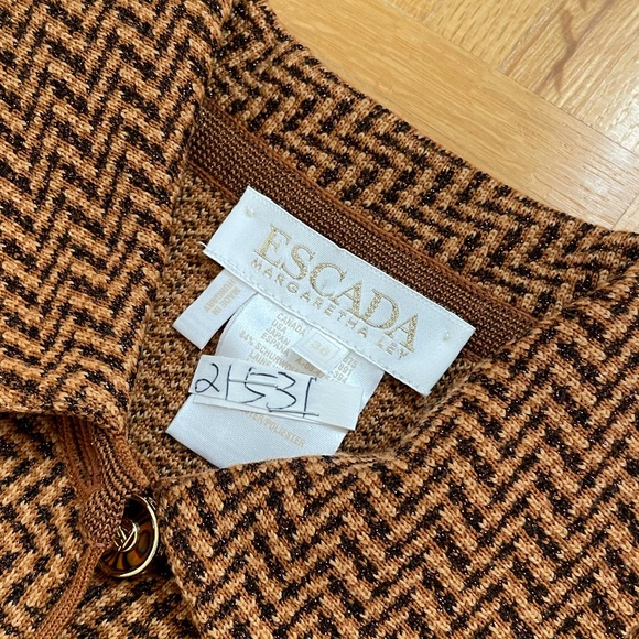 Escada Blazer with Matching Skirt - Picture 3 of 8